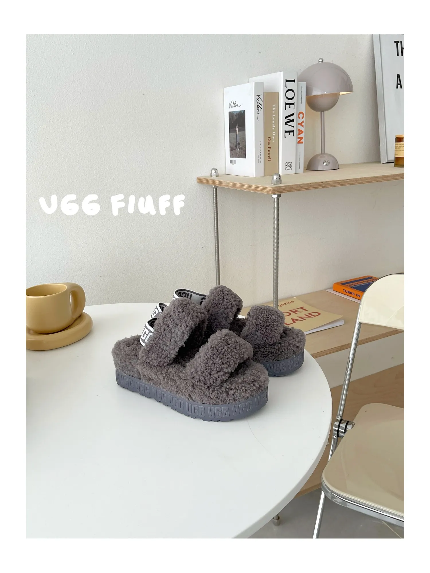 💰440 UGG sheepskin all-in-one snow boots 0876 new autumn and winter style Zhou Dongyu's same style furry slippers Product name: Ovlafita, Longfeng Teddy fur muffin bottom slippers, new at the counter simultaneously It is an upgraded version of the classic oh yeah sandals, the corrugated sheepskin material is used to make it more fashionable and cool, the heel strap is the highlight of the entire design, the muffin bottom visually increases, good news for small sisters, large quantities in stock Code number: 35-41 Color: white, gray, black, pink, army green, maroon